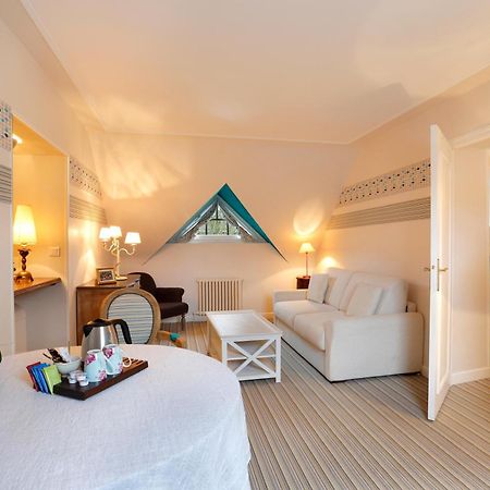 Auberge Du Bon Laboureur Chenonceaux Exterior photo A suite at the hotel