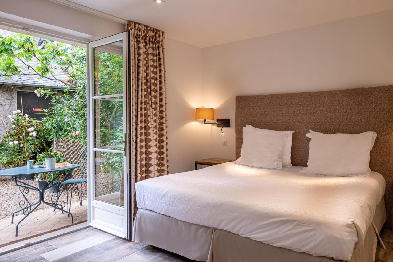 Auberge Du Bon Laboureur Chenonceaux Exterior photo A room at the hotel