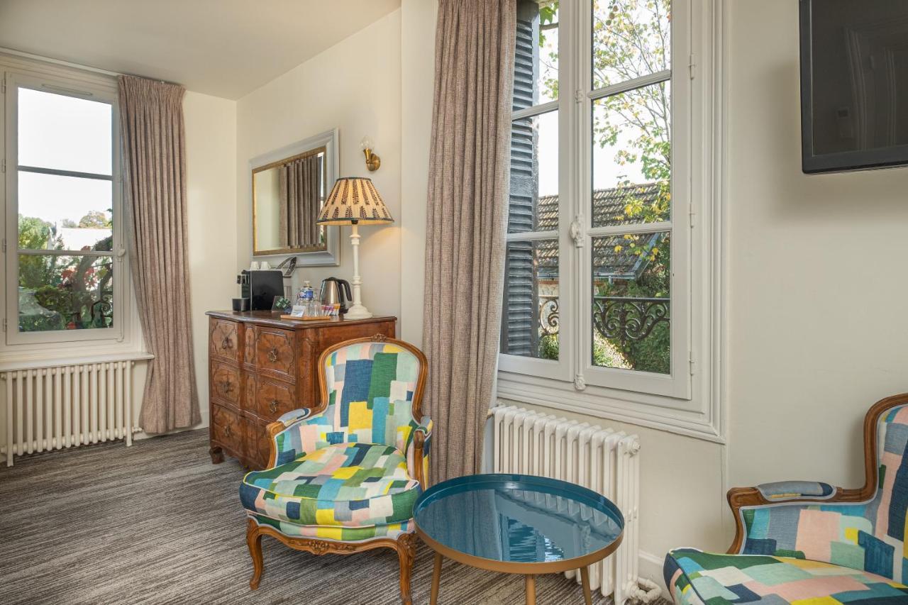 Auberge Du Bon Laboureur Chenonceaux Exterior photo A room at the hotel