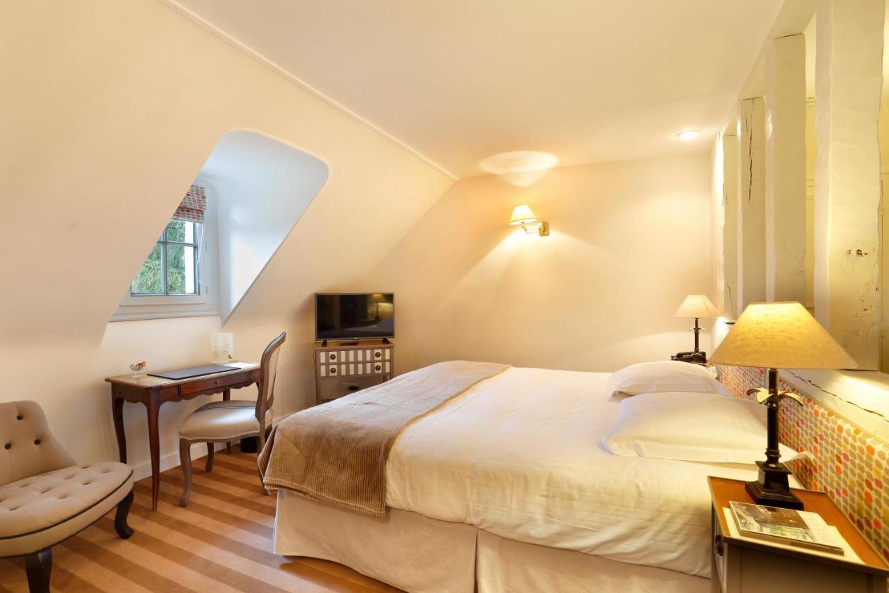Auberge Du Bon Laboureur Chenonceaux Exterior photo A room at the hotel