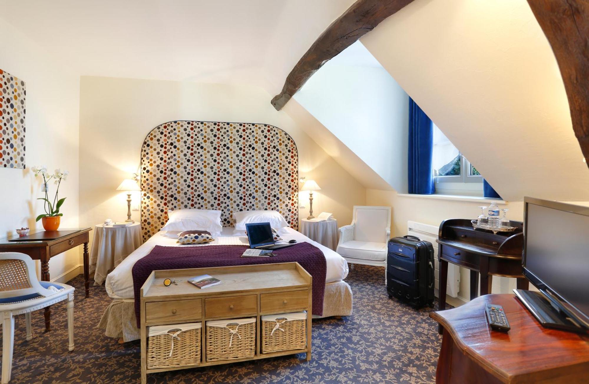 Auberge Du Bon Laboureur Chenonceaux Exterior photo A room at the hotel