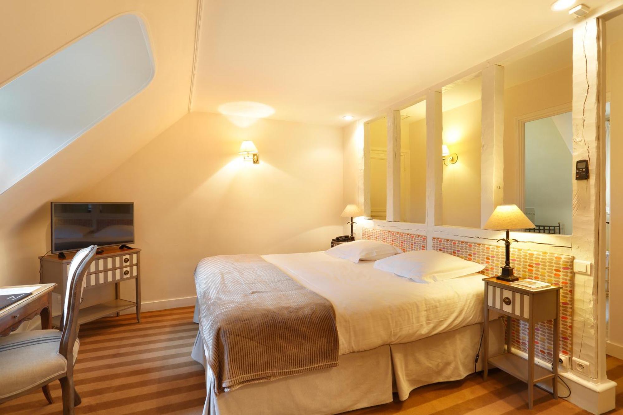 Auberge Du Bon Laboureur Chenonceaux Exterior photo A room at the hotel