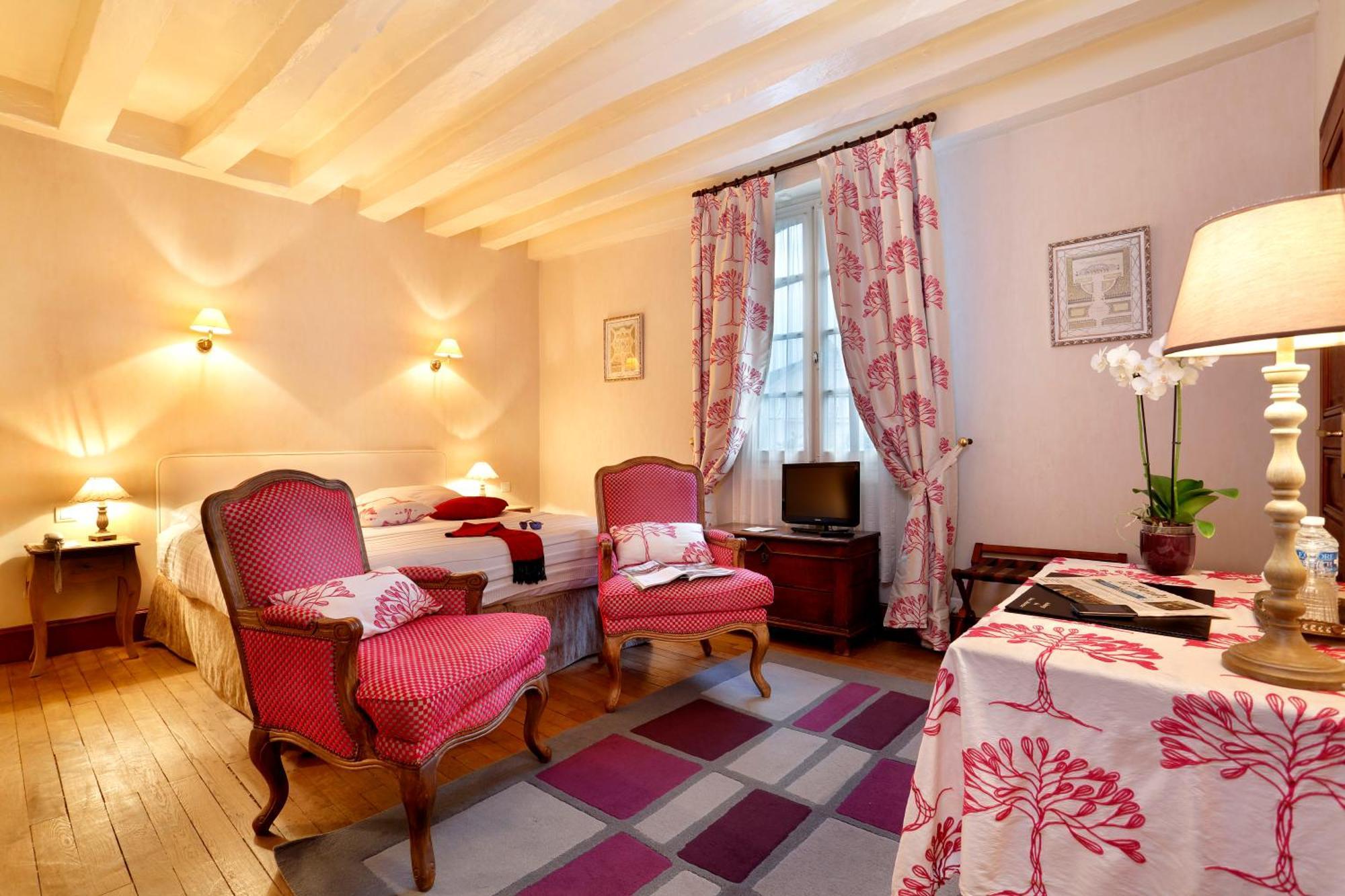Auberge Du Bon Laboureur Chenonceaux Exterior photo A room at the hotel