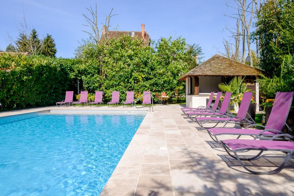 Auberge Du Bon Laboureur Chenonceaux Exterior photo The swimming pool at the hotel
