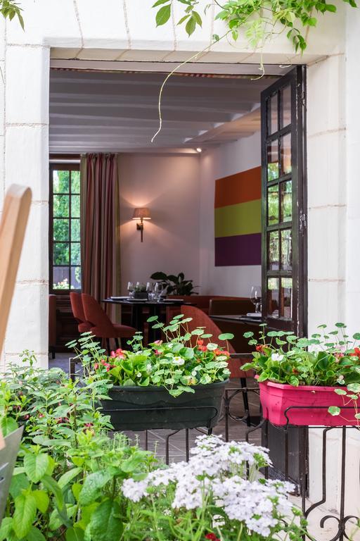 Auberge Du Bon Laboureur Chenonceaux Exterior photo Restaurant "Le Passage", Paris