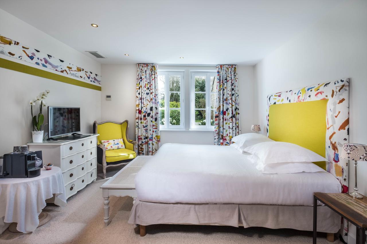 Auberge Du Bon Laboureur Chenonceaux Exterior photo A room at the hotel